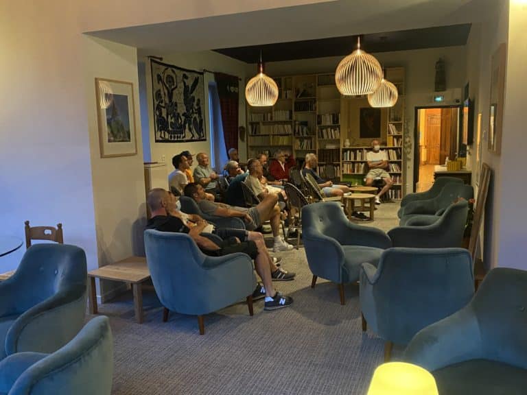 11 groupe regarde match